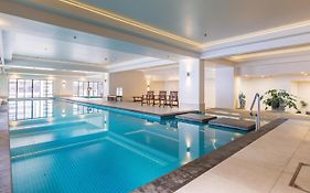 Qv Stays Peace And Style In The Iconic Metropolis
